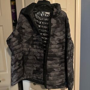 Columbia Women’s Black and Gray Camo Jacket